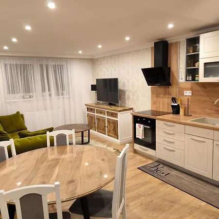 Apartment Apartmanyhurbanova3