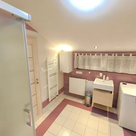 Apartment Apartmanyhurbanova3 *